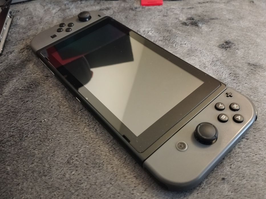 Nintendo Switch - Idealny Komplet + 4 Gry