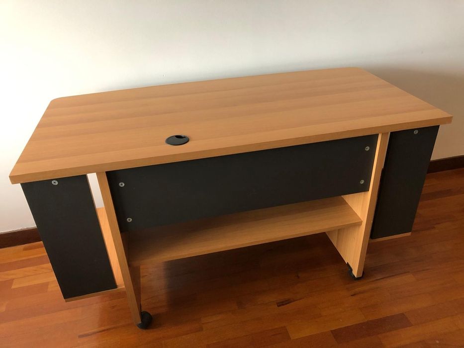 Mesa de escritório para PC e impressora