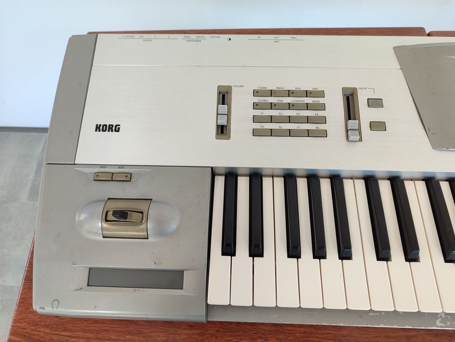Korg Trinity revisto e 100% funcional