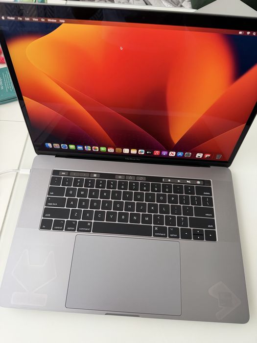 Macbook pro 15” 2017 i7 16gb 512ssd