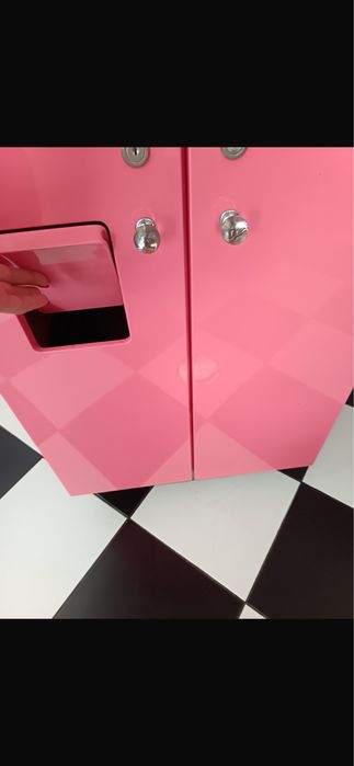 Movel de cabeleireira Rosa com gavetas em branco, em muito bom edtsdo