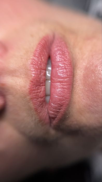 Modelka na makijaz permanenty