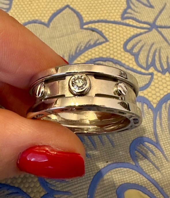 Кольцо из белого золота