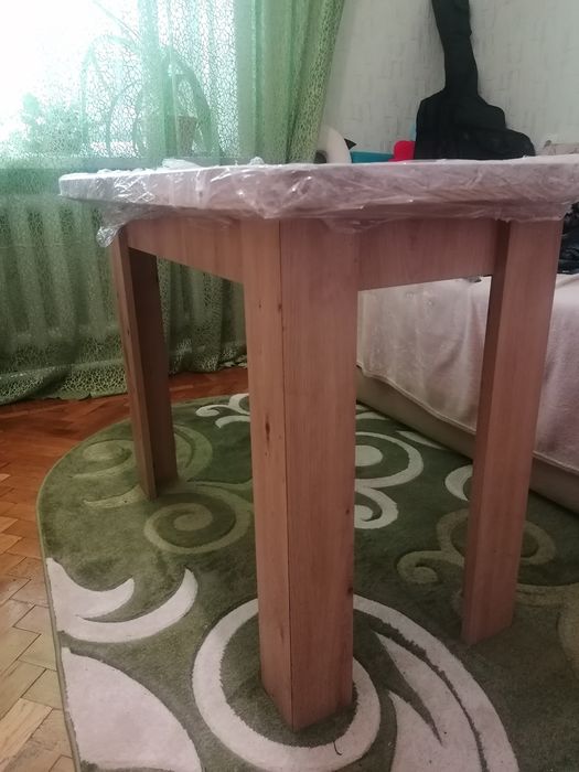 Стіл кухонний обідній.