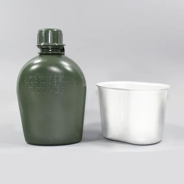 Фляга 1 л с котелком с чехлом с сумкой тактическая пластиковая 1: 399 ...