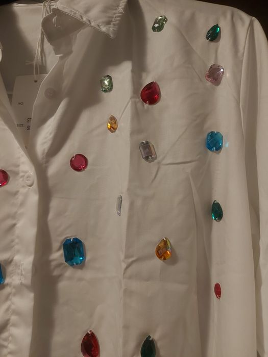 Camisa com pedras