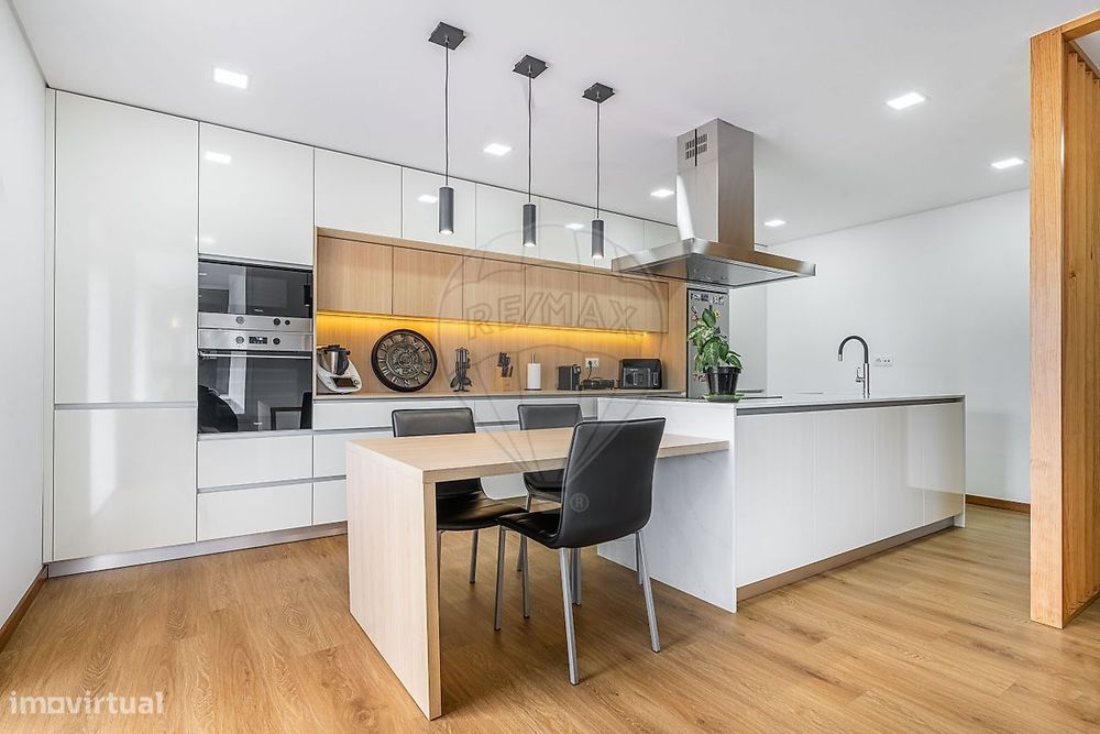 Apartamento T4 com 228m2, com terraço em Urgezes, Guimarães!