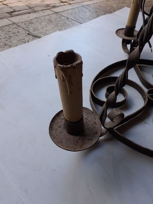 Candeeiro antigo em bom estado