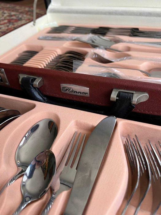 Великий набір столових приборів