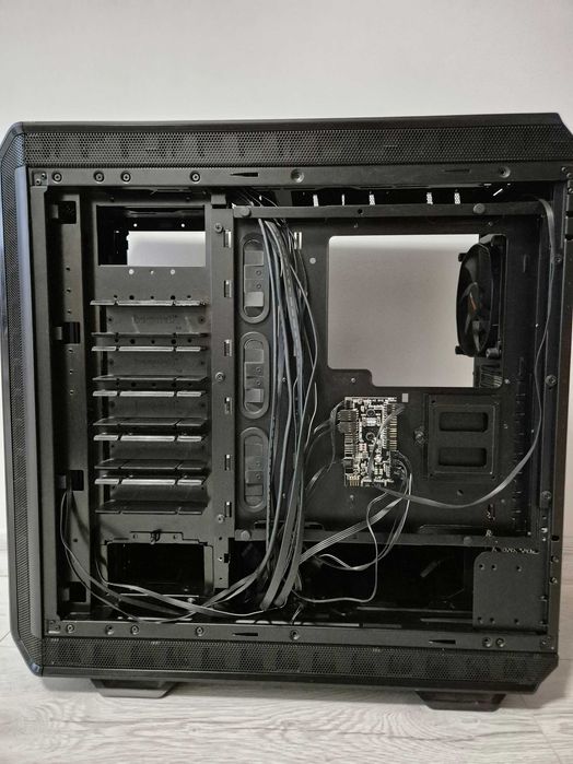 Преміум корпус велетень be quiet! Dark Base 900 Pro Rev.2 з бездротовою зарядкою. Можлива реверсна збірка