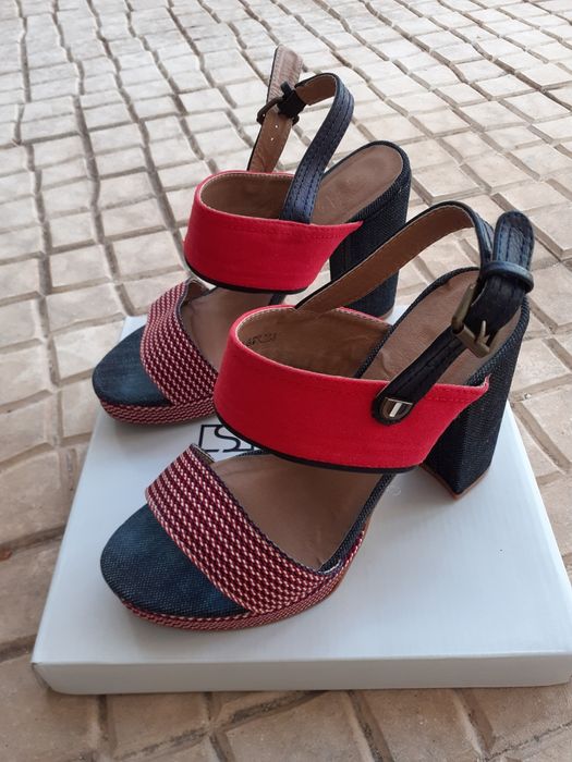 Sandalias vermelhas da Seaside