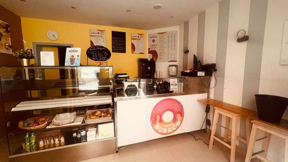 Vende se quiosque e trespasse de loja