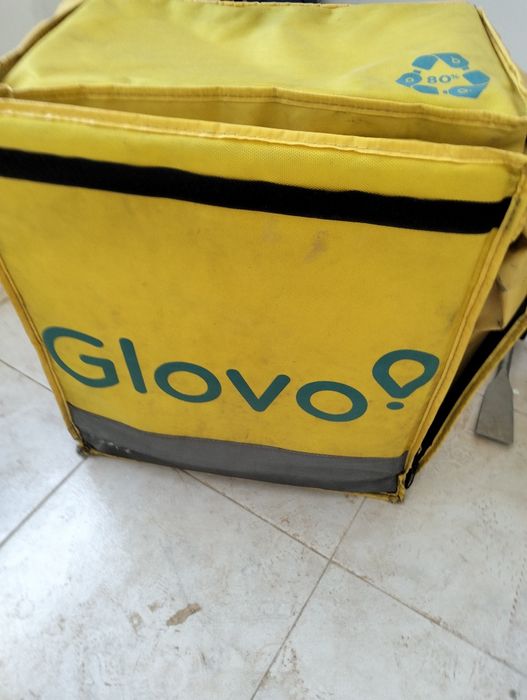 Mala glovo usada como nova