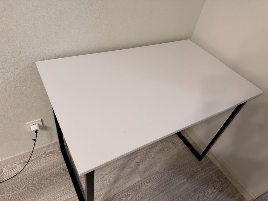 Письмовий / компʼютерний стіл