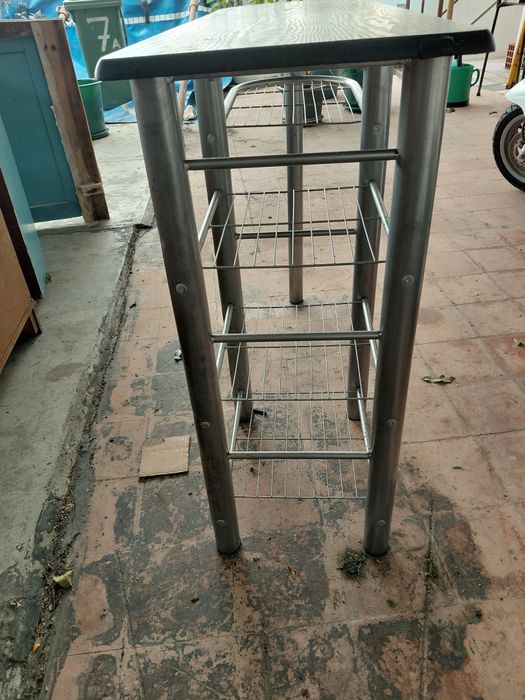 Mesa estreita,comprida preta