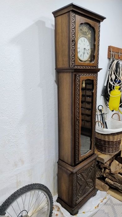 Relógio mecânico de pé alto