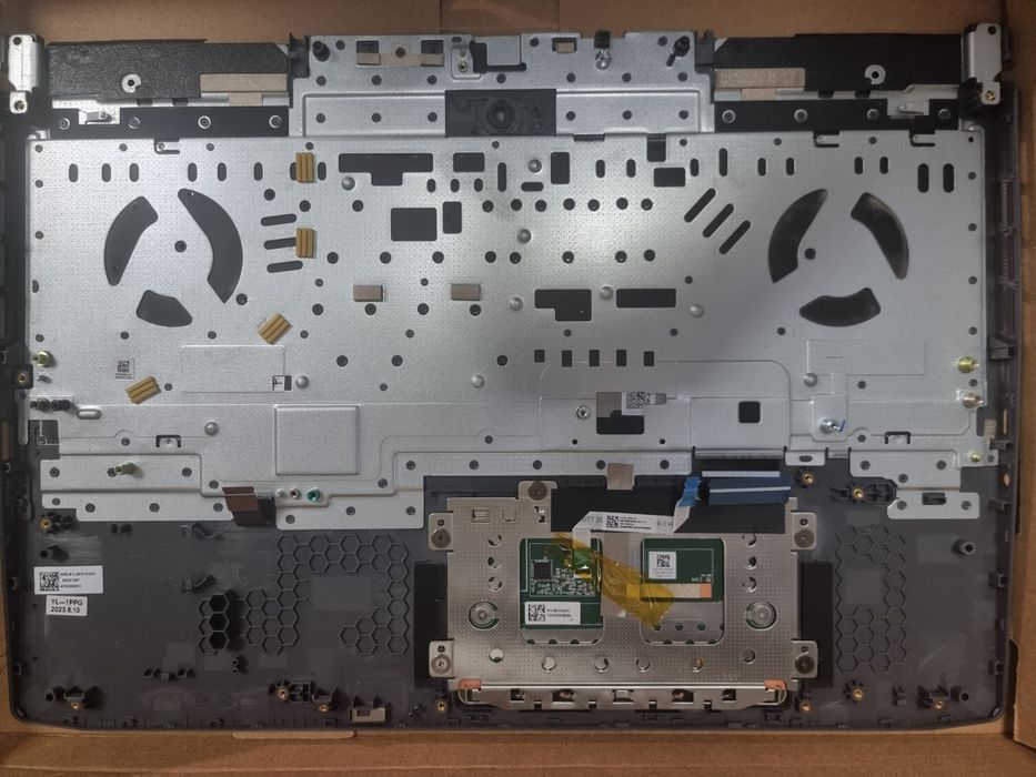Топ кейс Lenovo LOQ 15IRH8