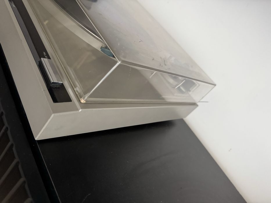 Gramofon NEC P305E