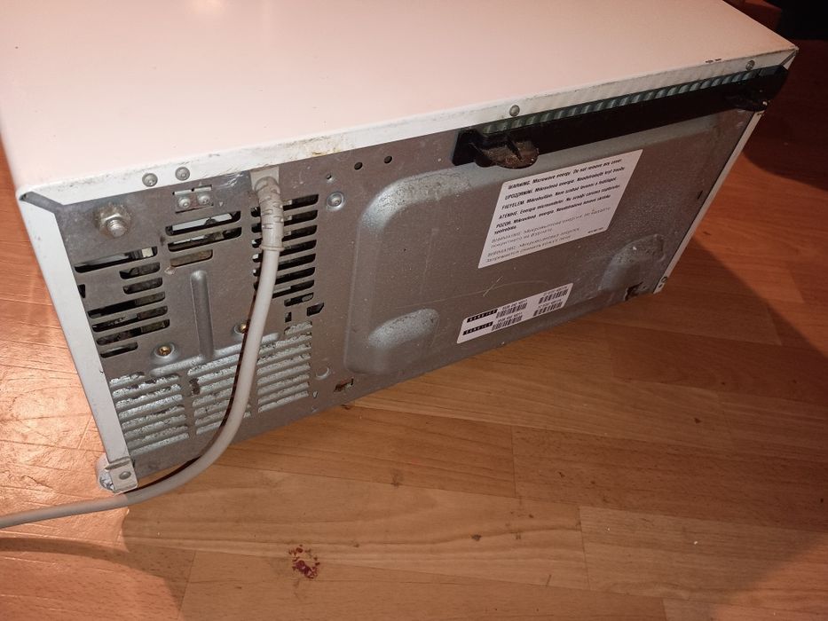 Kuchenka mikrofalowa Whirlpool VIP20 używana ( do kuchni, na działkę,