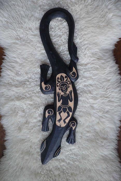 Drewniane rękodzieło etniczne Salamandra