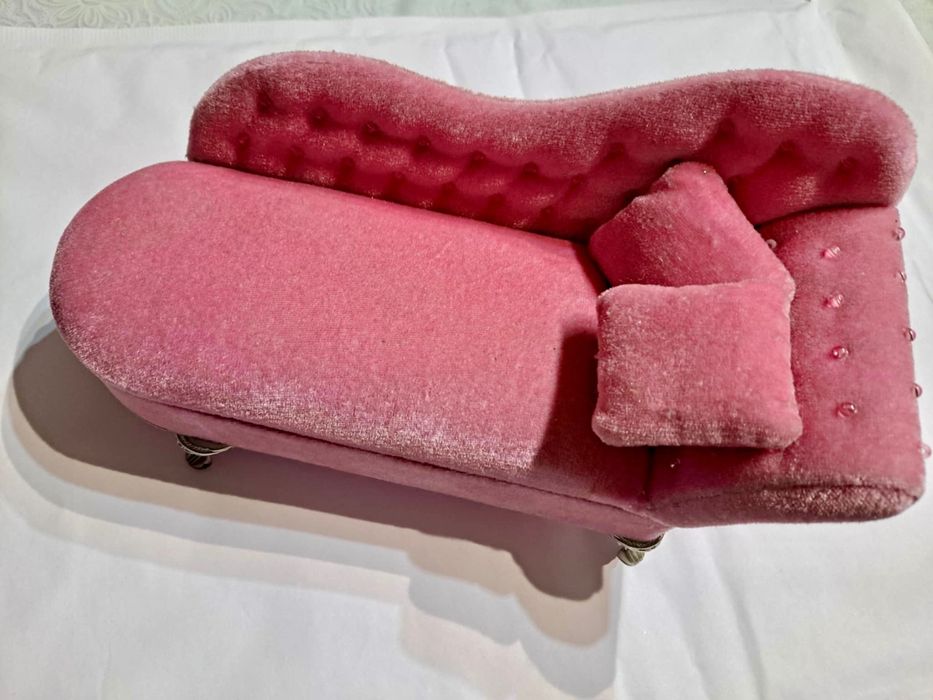 Szkatułka na biżuterię / Kozetka dla lalek