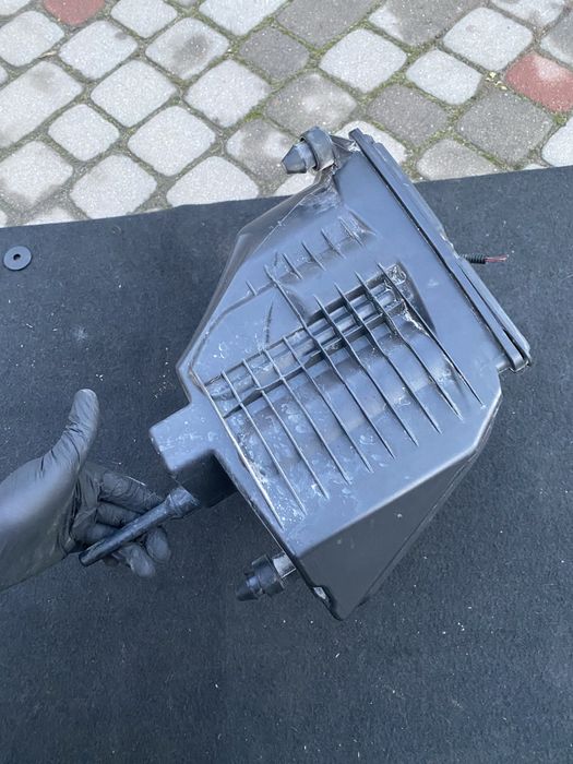 Корпус повітряного фільтра audi a4 b9 розходомір повітря 8W0133837Q