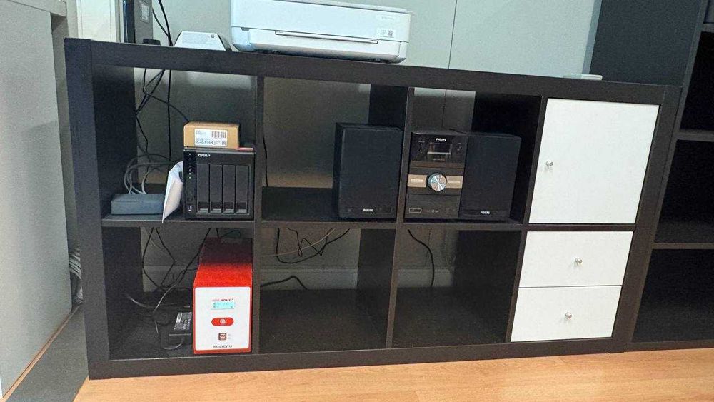 Vendo móvel Kallax da IKEA, preta, com marcas de uso