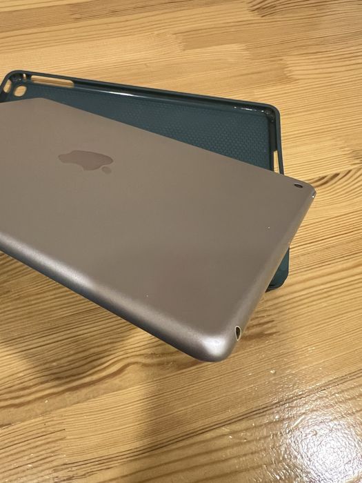 Планшет APPLE iPad Air 32GB модель A1474 білий