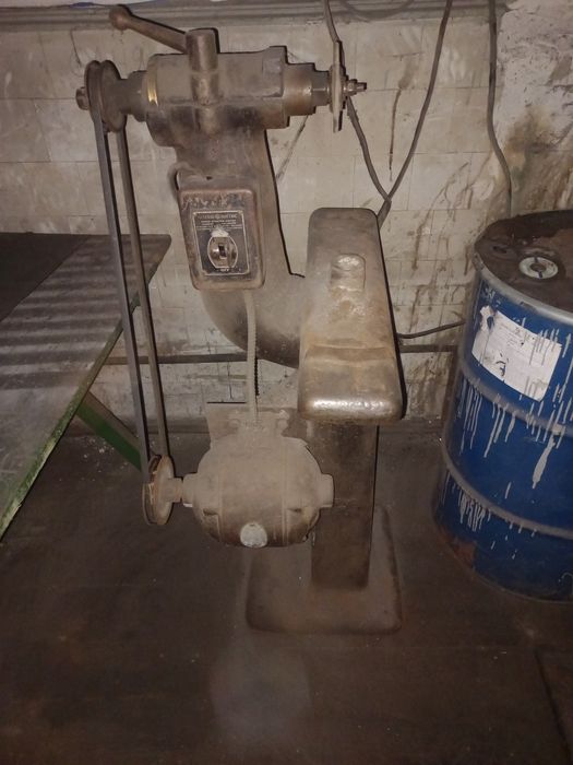 Колекційний Американський нождачний станок MUSKEGON MACHINE Diehl Manu