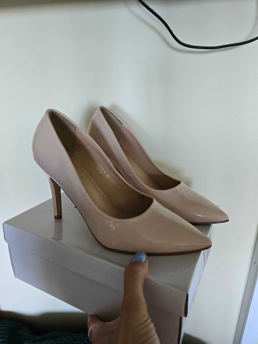 Buty szpilki beżowe