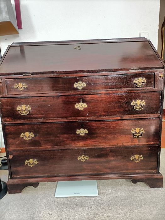 Móvel secretária com 6 gavetas