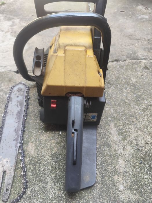 Motosserra McCulloch Titan 40 a trabalhar na perfeição