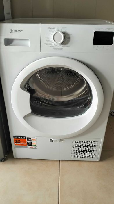 Máquina de Secar roupa Indesit CYSD82DWWSPT 8kg praticamente nova, 2 anos 7 meses garantia