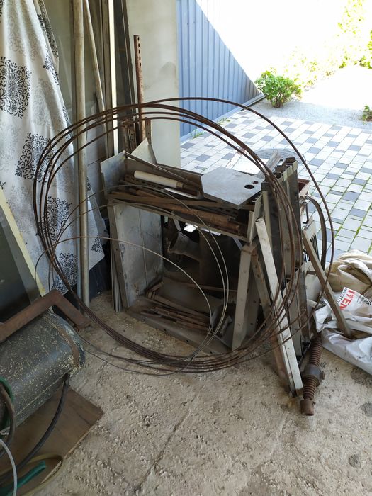 Труби, швелер, кутники, уголки, прути, куски металу, металоконструкції