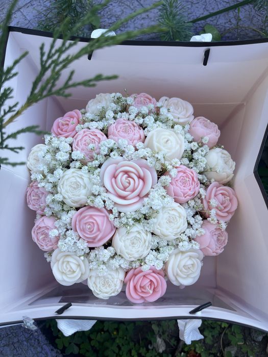 Подарунок на 14 лютого/Букети і свічок