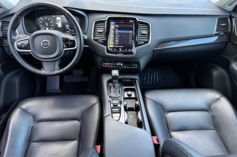 Volvo XC90 T6 Momentum      2017