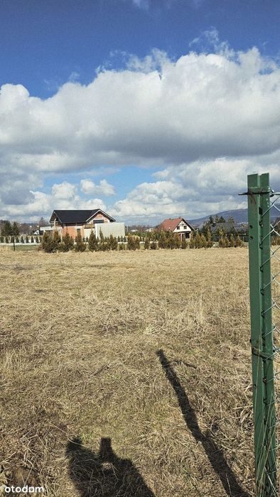 Słotwina-działka budowlana z dostępem asfaltowym w spokojnej okolicy.