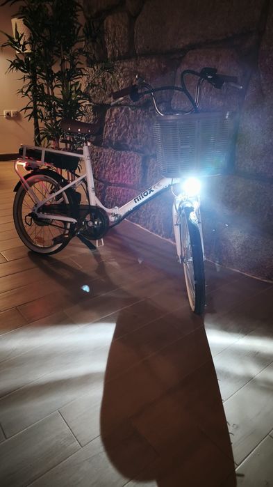 Bicicleta elétrica quase nova