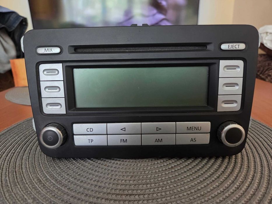 Sprzedam radio samochodowe VW RCD 300 oryginalne – Volkswagen Golf V / Passat / Touran