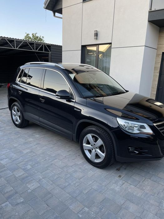 Volkswagen Tiguan 2010 рік.4×4.Обмін на Lexus gx.lx.Prado.