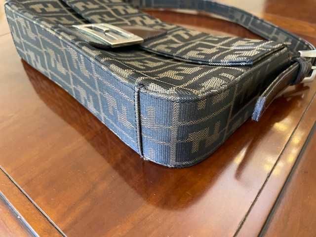 Mala Baguete Castanha com Ferragens Prateadas