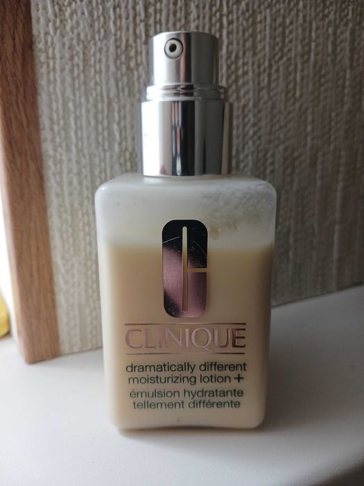Крем, увлажняющий лосьон Clinique Dramatically Different Moisturizing Lotion 125 мл
