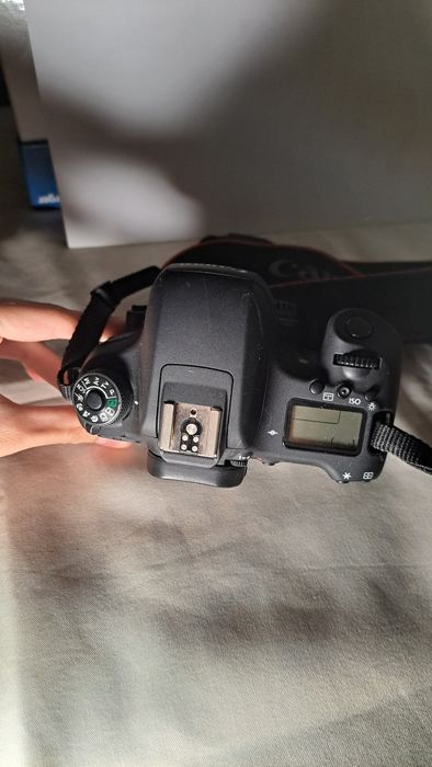 CANON EOS 760D +  CANON EFS 18-135mm 3.5-5.