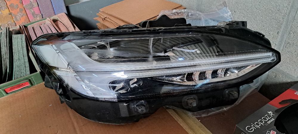 volvo v90 s90  lampa przednia  prawa