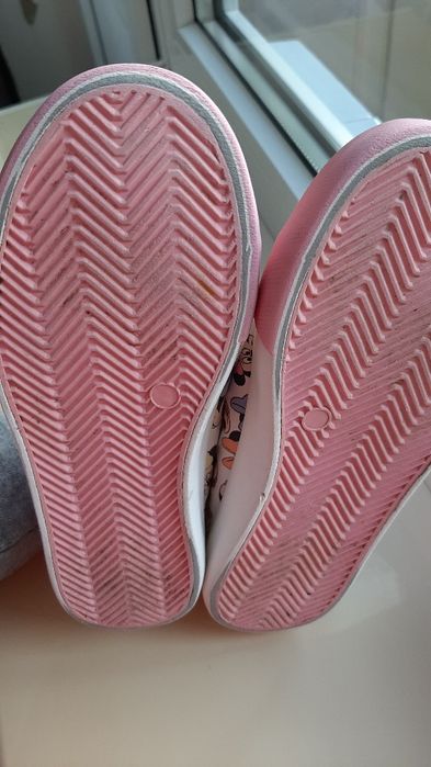 Продам кеды, слипоны на девочку
