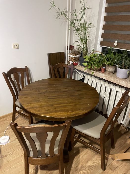 Stół dębowy okrągły rozkładany + cztery krzesła