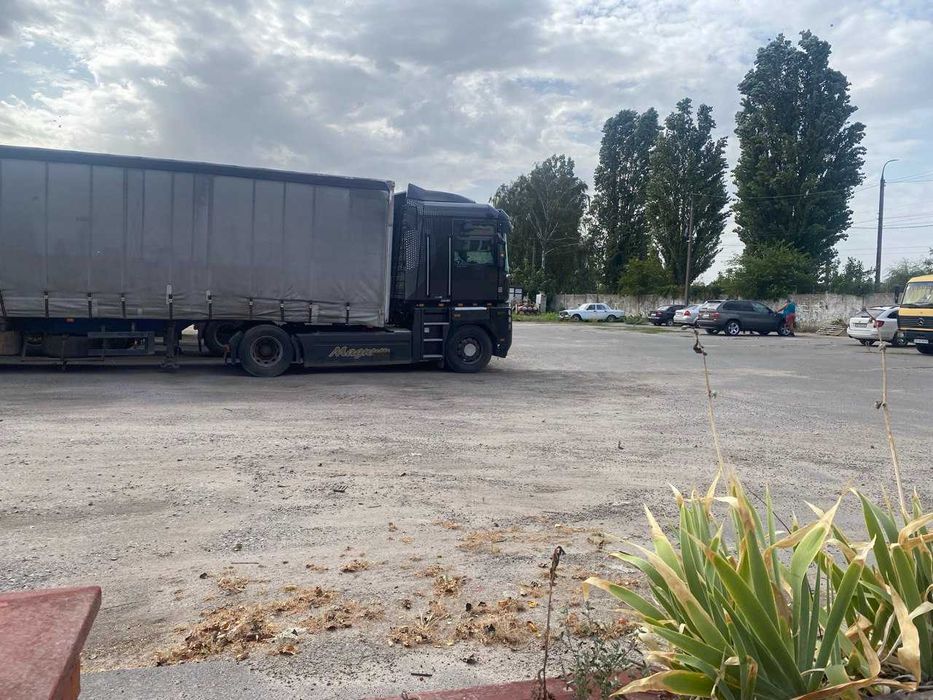 Продаж приміщень вільного призначення 3500м2 на земельній ділянці 2 га