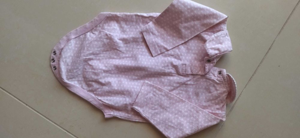 2 Bodys Rosa de Menina lindos tamanho 1-3 e 6-8 meses