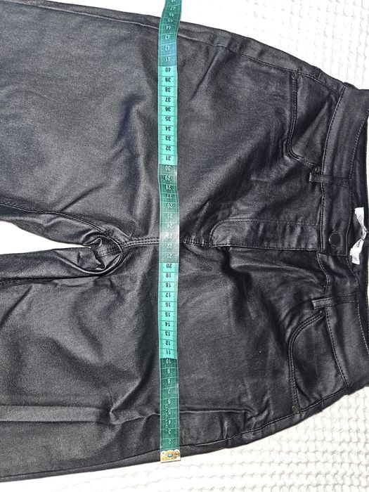 Spodnie Volcano 38 czarne woskowane wiskoza