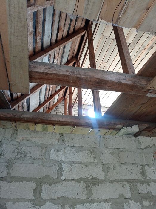 Недобудова в передмісті Чернігова. Село Количівка. Напруга 380 Вольт.